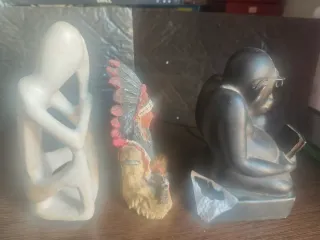 Lote de Figuras Mono Pensador e Indio