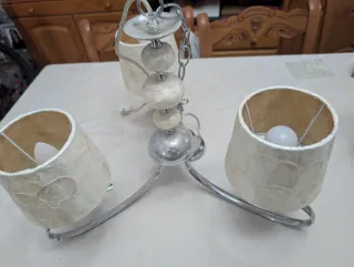 Lámpara plateada con tulipas de nakar