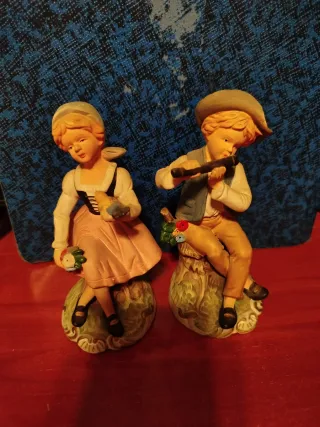 Figuras de porcelana de niños