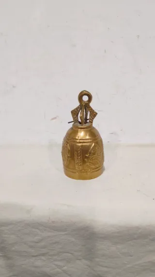 Campana de bronce nepalí antigua