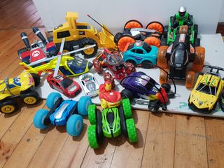 Lote de coches y vehículos de juguete