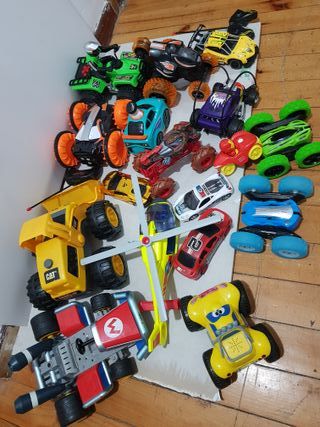 Lote de coches y vehículos de juguete