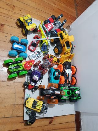 Lote de coches y vehículos de juguete