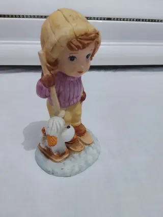 Figura niña con perro y bastón