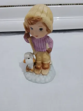 Figura niña con perro y bastón