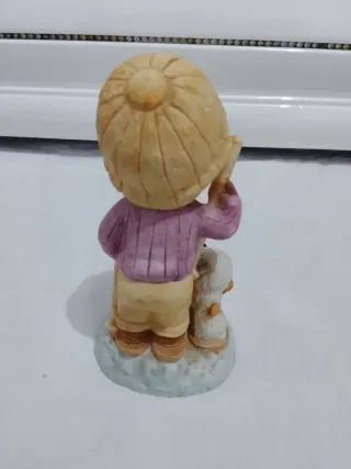 Figura niña con perro y bastón