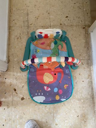 Gimnasio de juego para bebés con piano