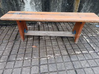 Banco de madera y metal