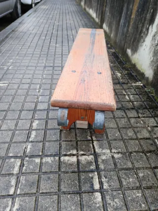 Banco de madera y metal