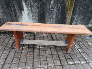 Banco de madera y metal