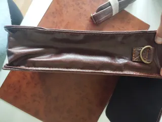 Cartera de piel Pierre Deune marrón.
