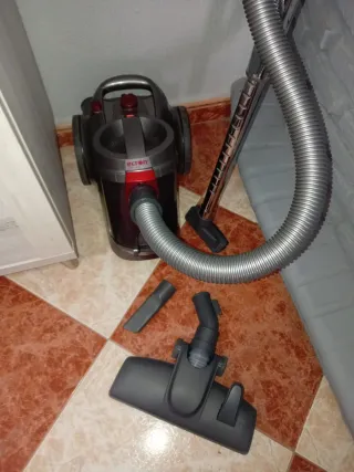 Aspiradora Ecron con accesorios