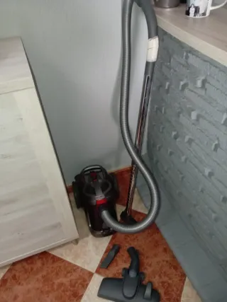 Aspiradora Ecron con accesorios