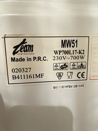 Microondas blanco y beige