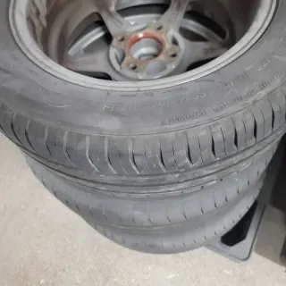 Llantas Nissan con neumáticos