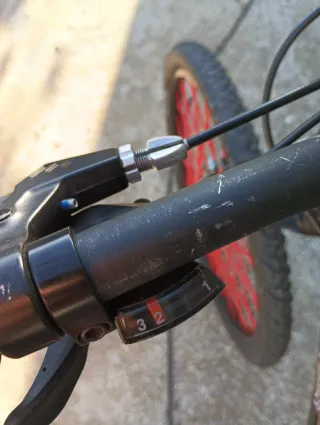 Bicicleta de Montaña Negra y Roja