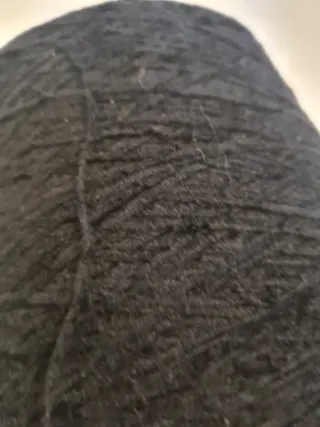 Rocca di filato grigio scuro