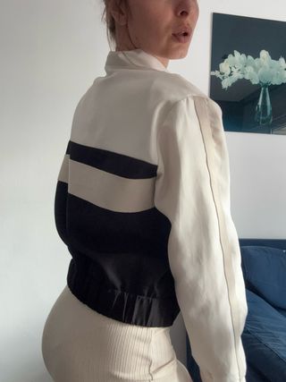 Chaqueta Zara cremallera beige y negra Talla M