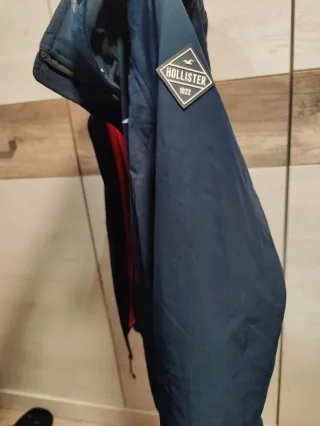 Chaqueta Hollister entretiempo azul y rosa