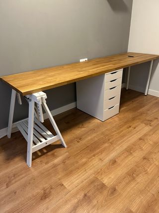 Escritorio oficina madera y cajonera blanca