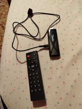 Tanix Smart TV Dongle con Mando a Distancia