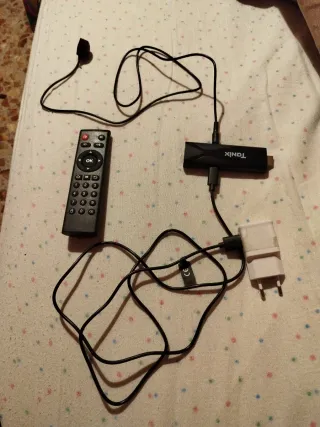 Tanix Smart TV Dongle con Mando a Distancia