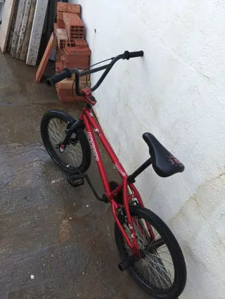 Bicicleta BMX Roja