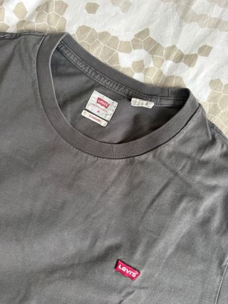 Camiseta Levi's Talla M Gris.
