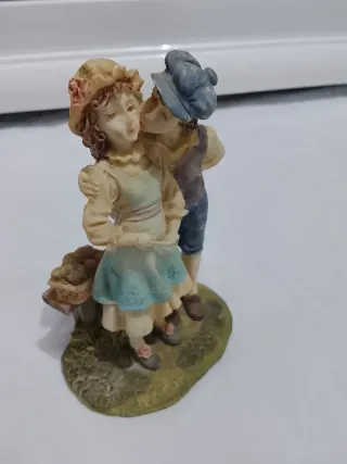 Figura niños enamorados