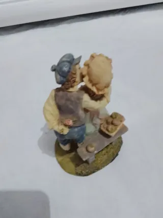 Figura niños enamorados