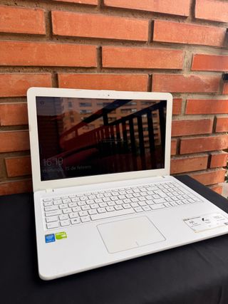 Portátil ASUS F540L i5 8GB RAM 256GB SSD Blanco