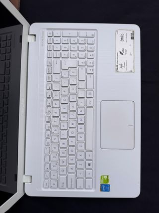 Portátil ASUS F540L i5 8GB RAM 256GB SSD Blanco