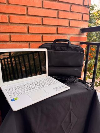 Portátil ASUS F540L i5 8GB RAM 256GB SSD Blanco