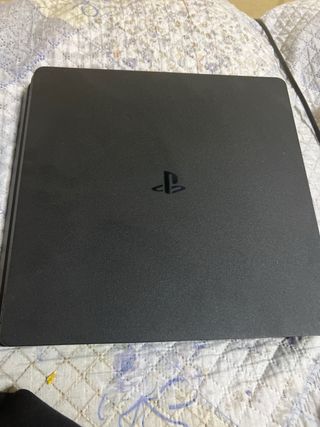 PS4 (Playstation 4) Negra con 1 Mando