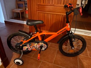 Bicicleta infantil naranja B'TWIN casi nueva
