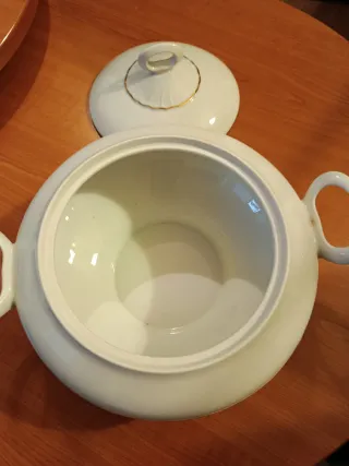 Vajilla Irabia Porcelana Blanca y Dorada