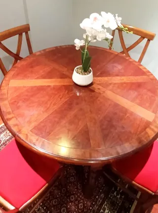 Mesa comedor extensible y 4 sillas