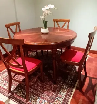 Mesa comedor extensible y 4 sillas