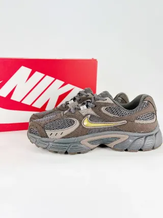 Deportivas Nike P-6000 Negro y Plata