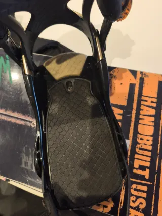 Botas y fijaciones snowboard negras