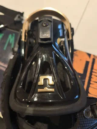 Botas y fijaciones snowboard negras