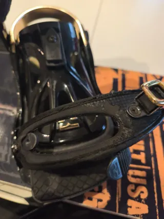 Botas y fijaciones snowboard negras