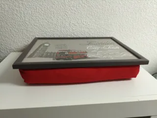 Bandeja con cojín para apoyar cosas