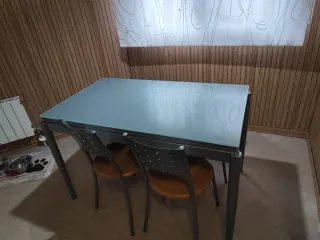 Mesa de cocina y 4 sillas cristal y metal