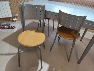 Mesa de cocina y 4 sillas cristal y metal