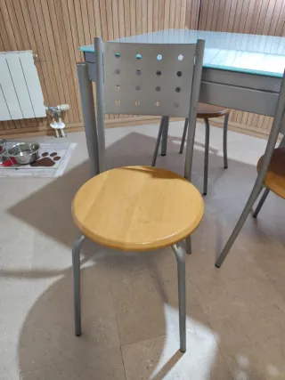 Mesa de cocina y 4 sillas cristal y metal