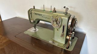 Máquina de coser Refrey