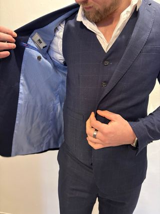 Traje de hombre azul a cuadros