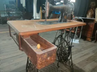 Máquina de coser Singer antigua