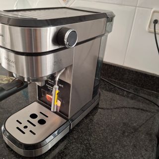 Cafetera Express Cecotec Cafelizzia